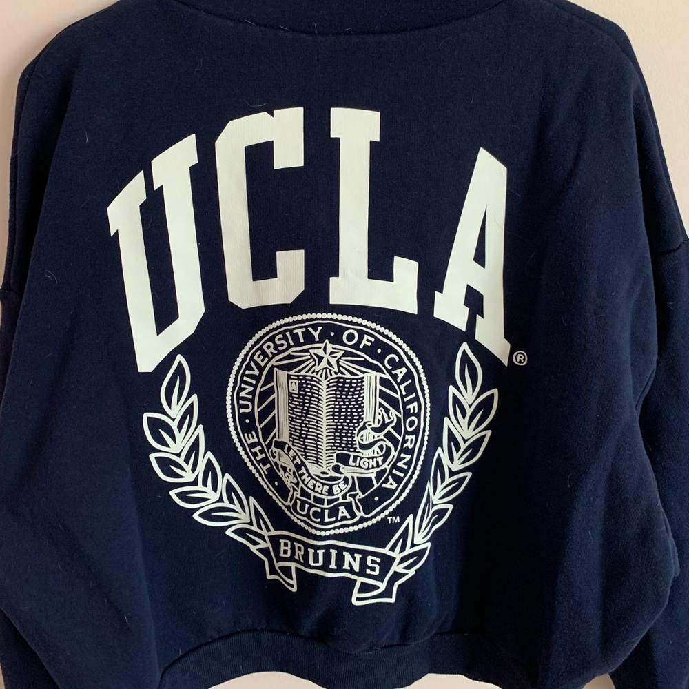 UCLA V-NECK CROPPED SWEATER⭐️